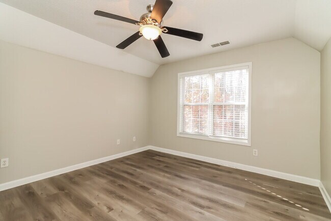 Building Photo - 3862 St George Terrace SW