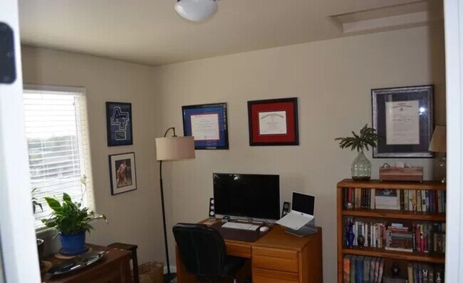 Building Photo - Beautiful 4 Bedroom Home in Desirable Springs Ranch Area!
