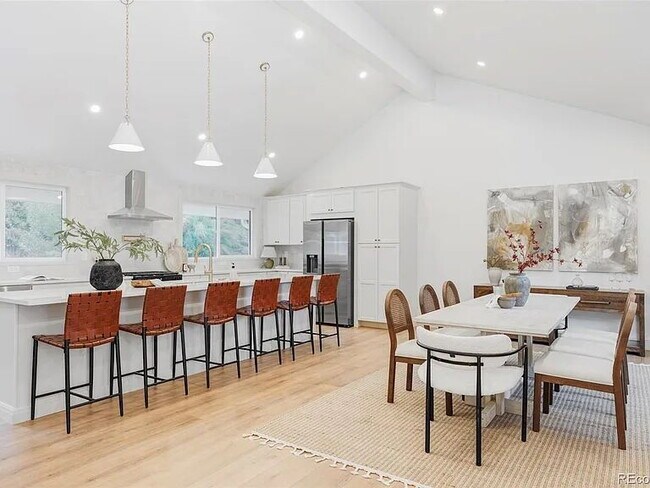 Building Photo - "Luxurious 5-Bed Retreat with Sauna & Gues...