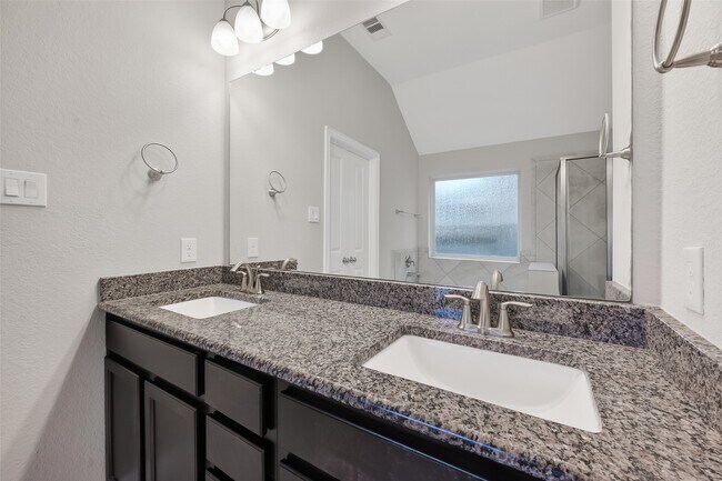 Building Photo - 134 S Bearkat Ct