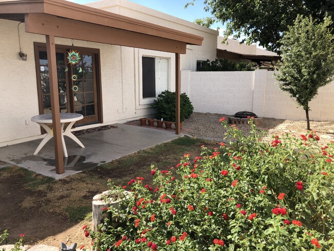 Building Photo - Hacienda Del Sol