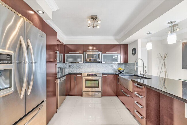 Building Photo - 1623 Collins Ave