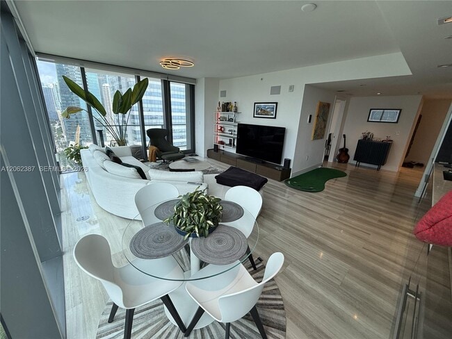 Building Photo - 1451 Brickell Ave