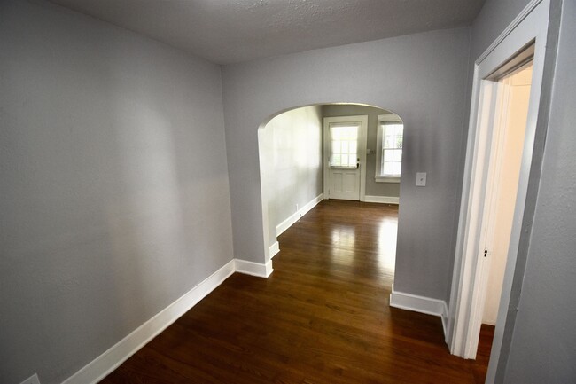 Building Photo - 522 Talaflo St