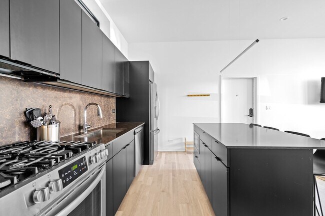 Building Photo - 2122 S Hoyne Ave