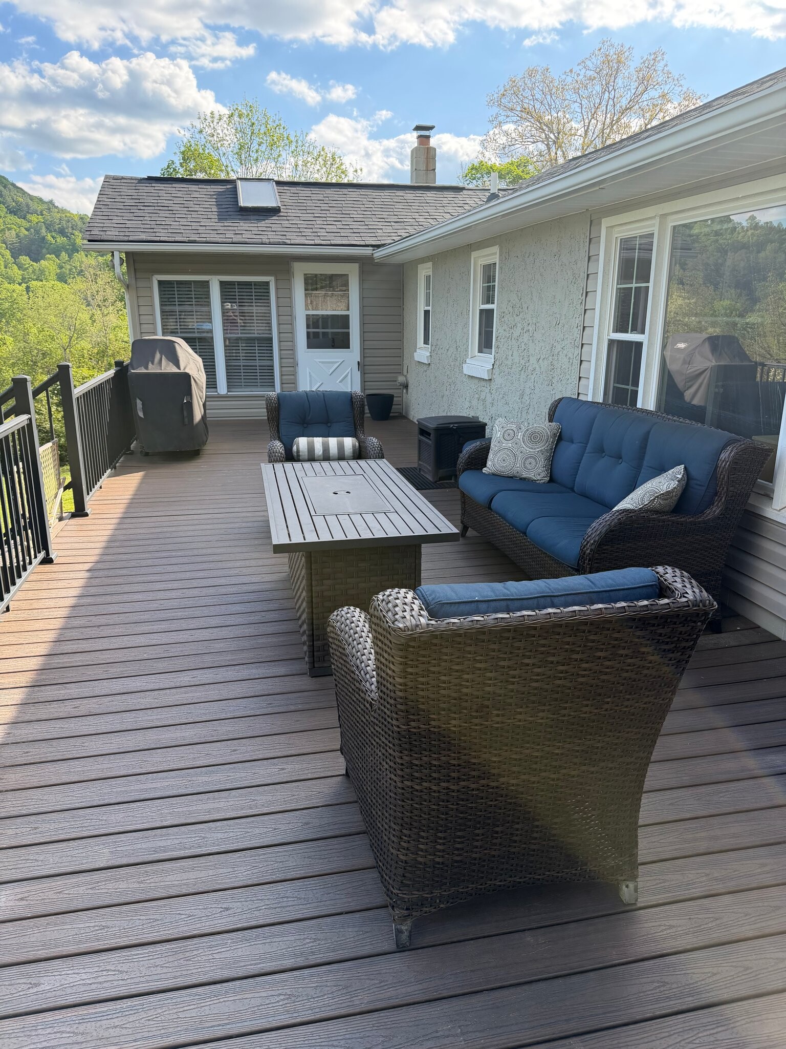 Building Photo - 33 Church Rd