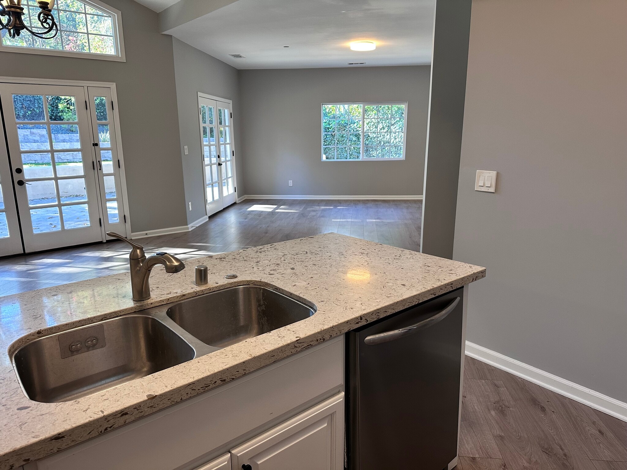 Building Photo - 5371 Topeka Dr