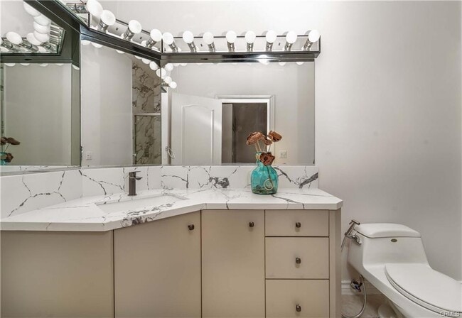 Building Photo - 5206 Topeka Dr