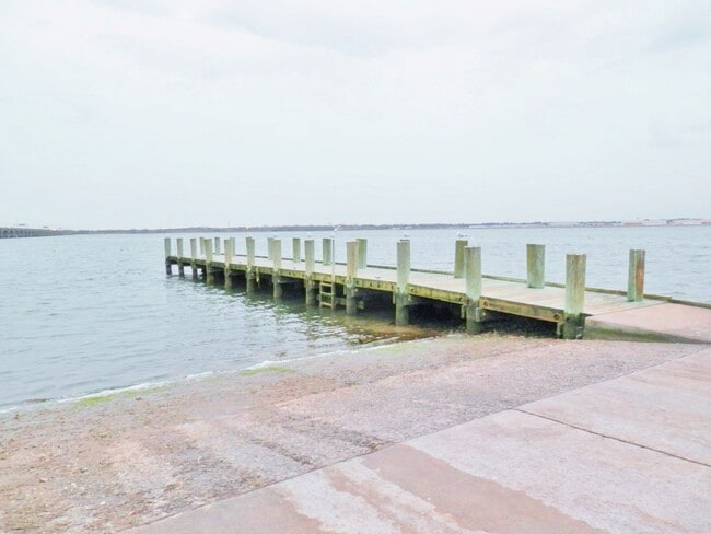 Building Photo - Beautiful 3 Bedroom Duplex by the Beach! A...