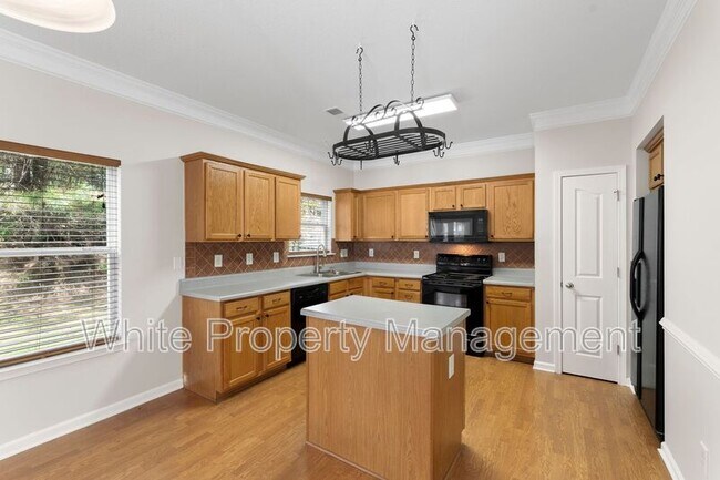 Building Photo - 12427 Oakton Hunt Dr