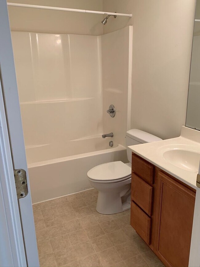 Building Photo - 179 Clusters Cir