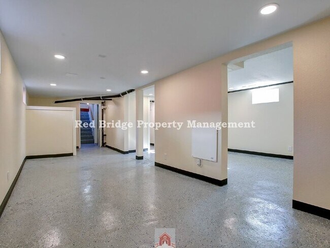 Building Photo - 5022 NE 23rd Ave