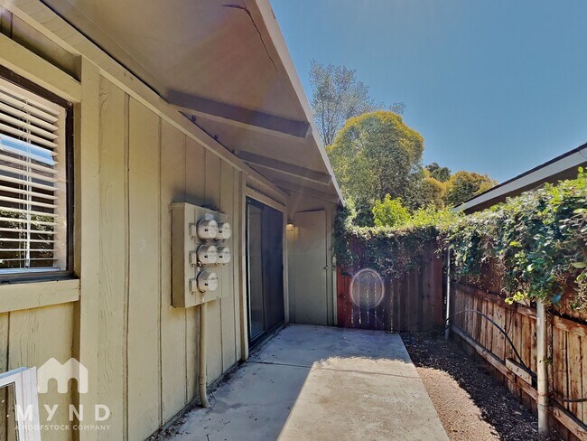 Building Photo - 2336 Villanova Cir