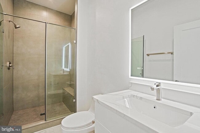 Building Photo - 4421 Kane Pl NE