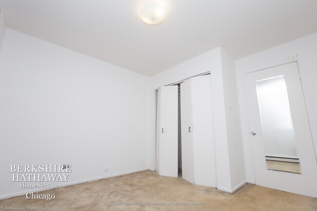 Building Photo - 3456 N Elaine Pl