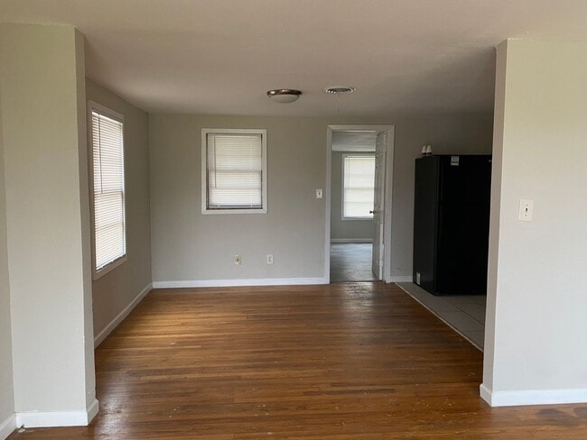 Building Photo - Great 4/2 in Central Lake Charles!