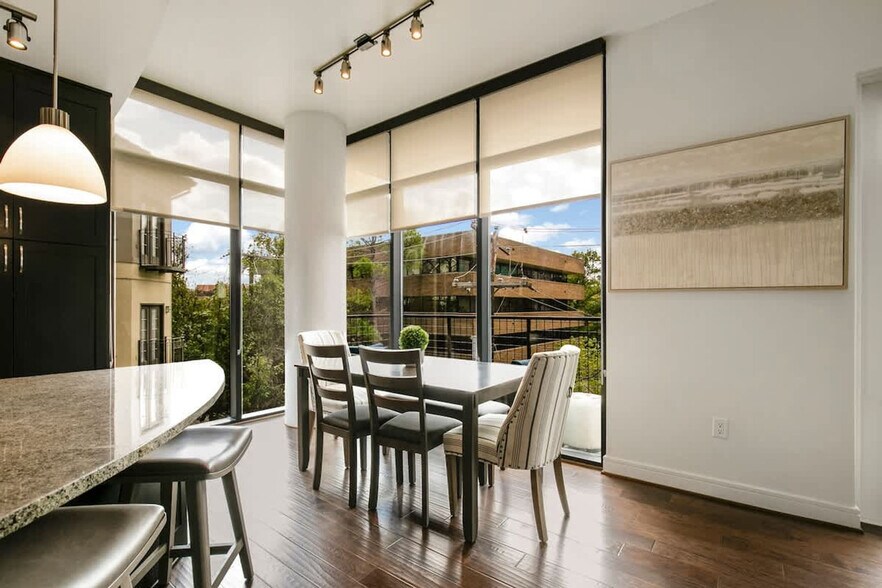 Building Photo - 101 Bowen St