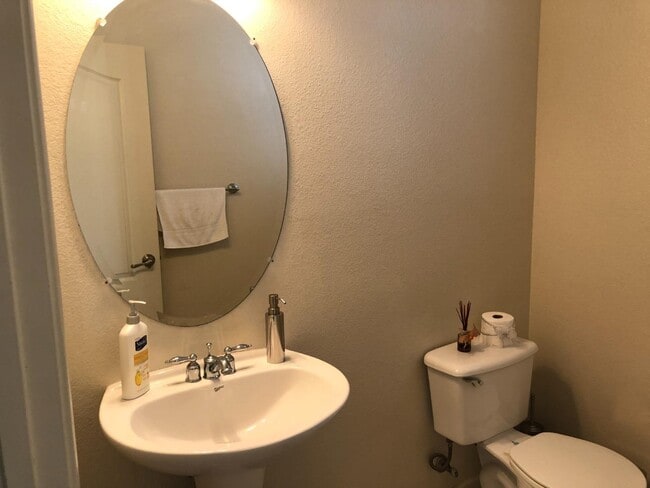 Building Photo - 1868 White Sands St