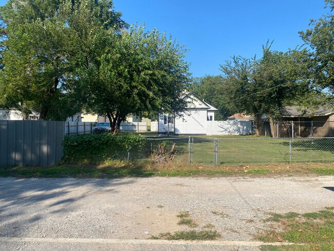 Building Photo - 309 N Louisa Ave