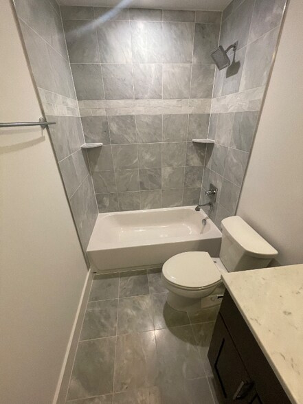 Building Photo - 761 Kenyon St NW