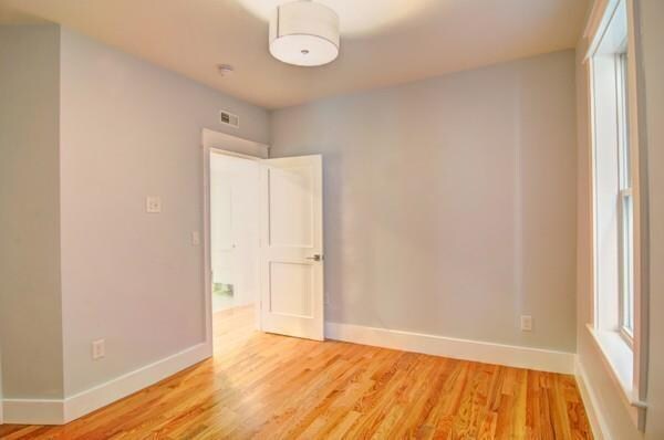 Building Photo - 326 Chelsea St