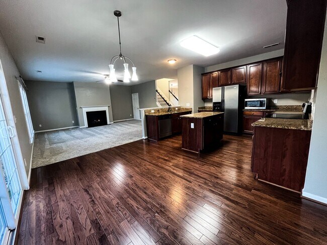 Building Photo - Gorgeous 4 Bedroom, 2 1/2 Bathroom Home in...