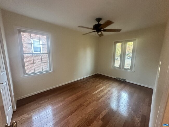 Building Photo - 933 Huntwood Ln