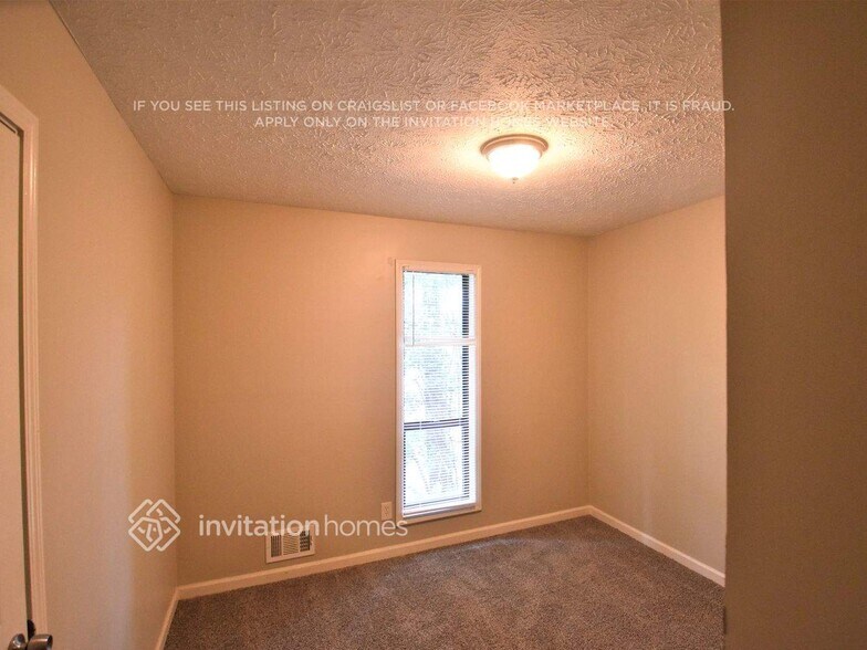 Building Photo - 2320 Tapanzee Ln