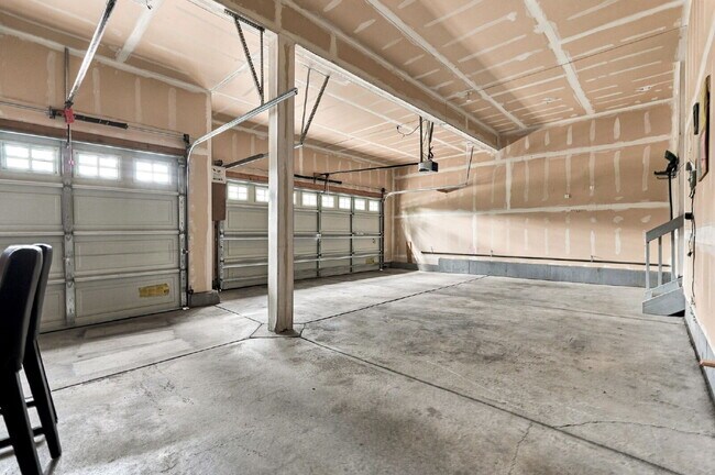 Building Photo - 3-Bedroom Home + Separate Office & Loft | 3-Car Garage
