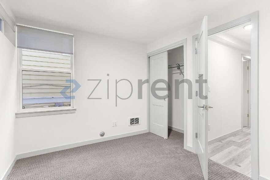 Building Photo - Unit C
