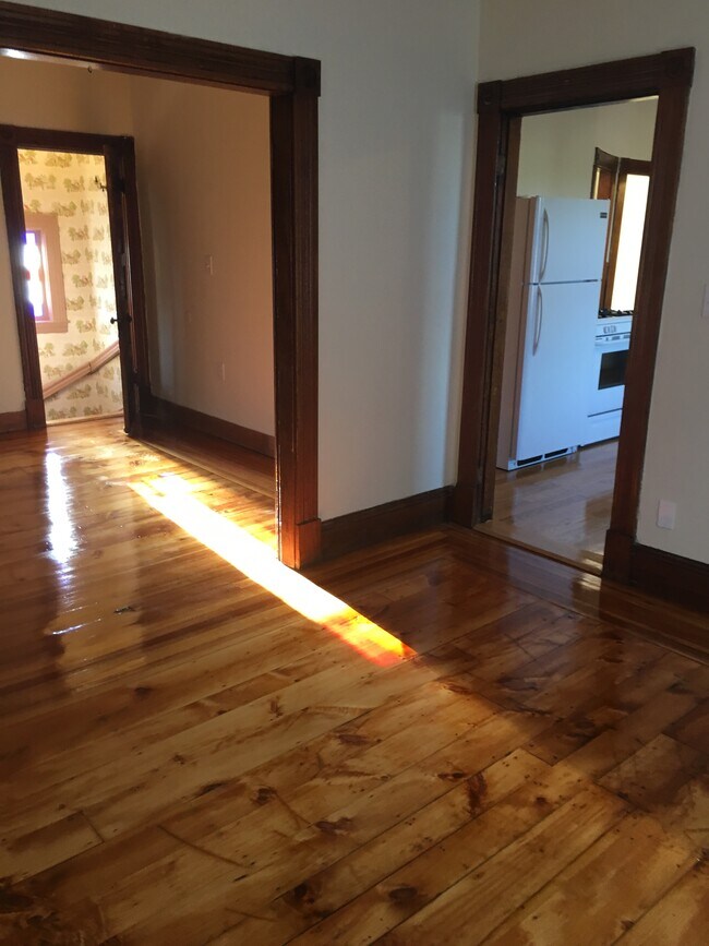 Building Photo - 58 Alma St