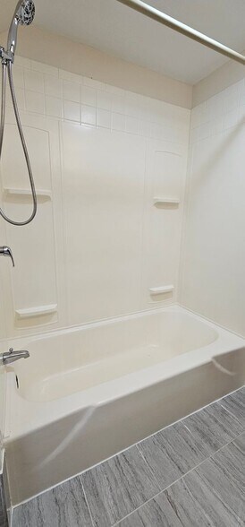 Building Photo - 216 N Champlain St