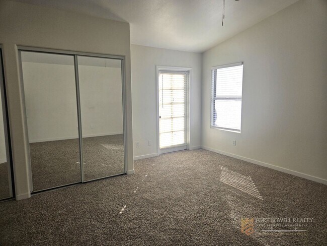 Building Photo - Fully remodeled, spacious 3 bed 2.5 bath, two-story home in Phoenix