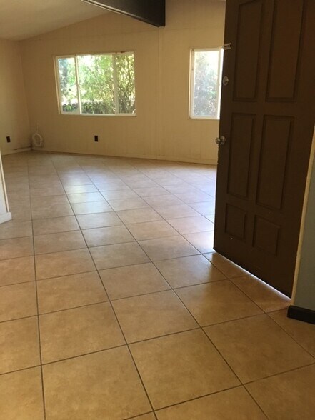 Building Photo - 12434 N Friant Rd