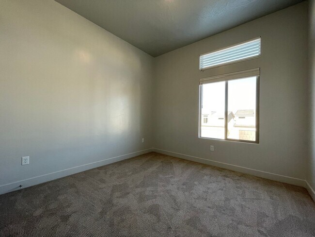 Building Photo - 3168 E Sky Rim Wy