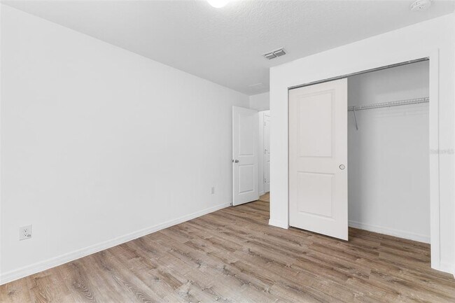 Building Photo - 213 Lake Lucerne Way