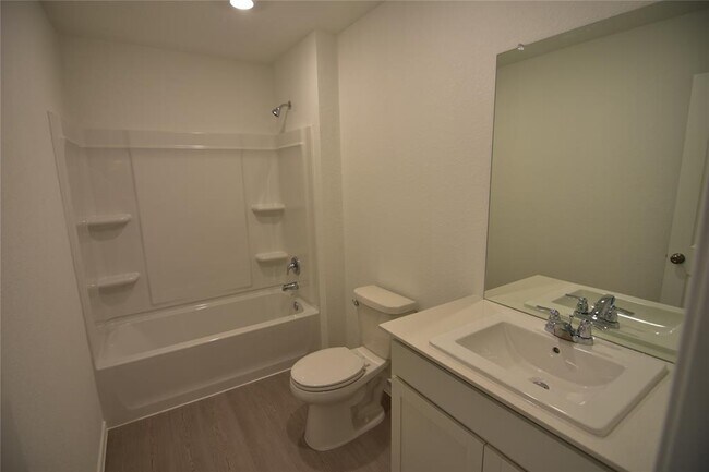 Building Photo - 343 Keefer