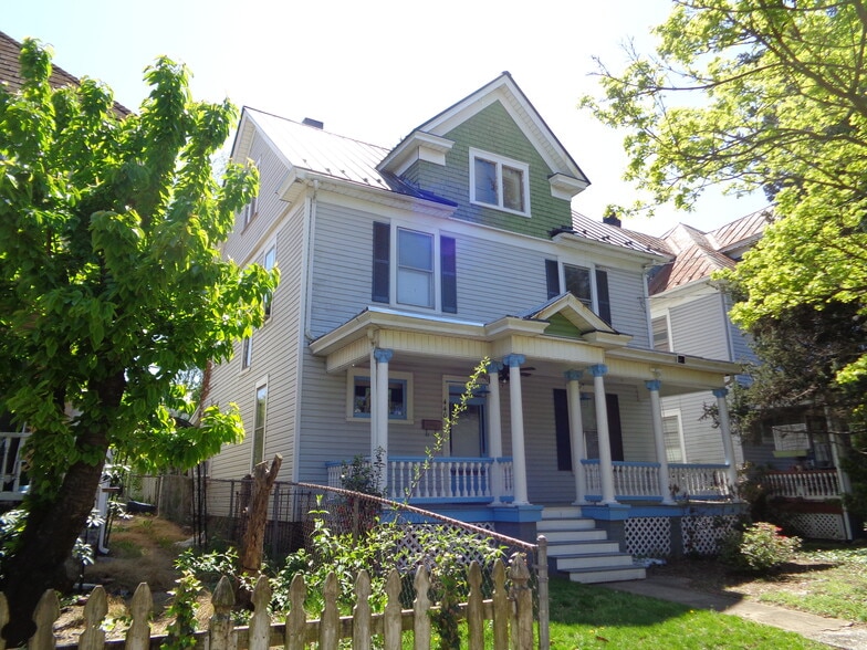 Building Photo - 440 Mountain Ave SW