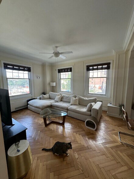 Primary Photo - 925 E Wells St
