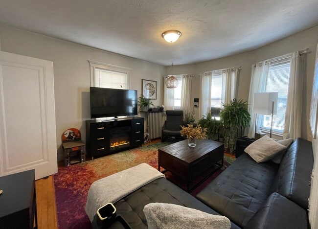 Building Photo - 21 Main St