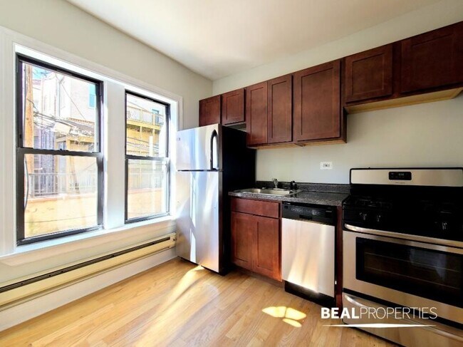 Building Photo - 0 bedroom in CHICAGO IL 60657