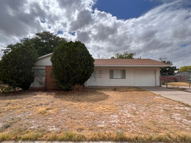 Building Photo - Pet Friendly property!