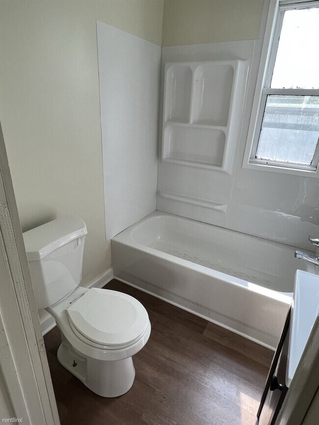 Building Photo - 4 br, 2 bath House - 414 Woodlawn Street S...