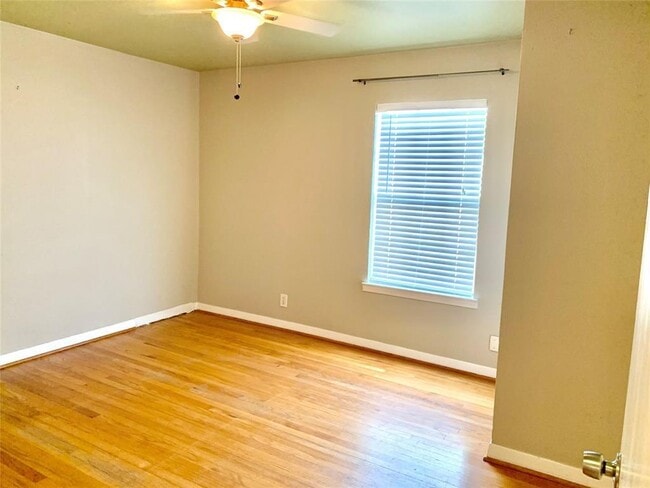 Building Photo - 8318 Highcrest Dr