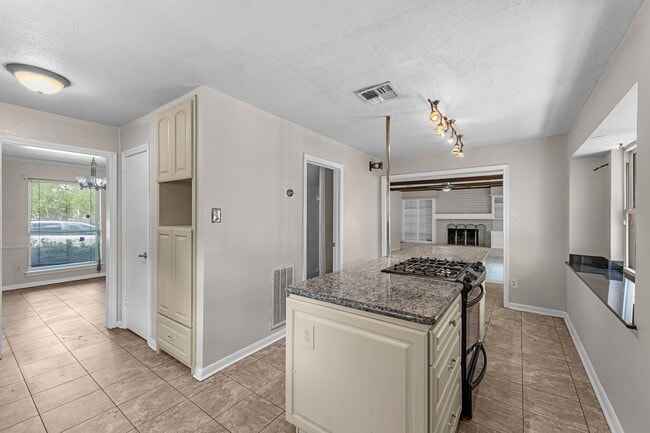 Building Photo - 11319 Briar Forest Dr