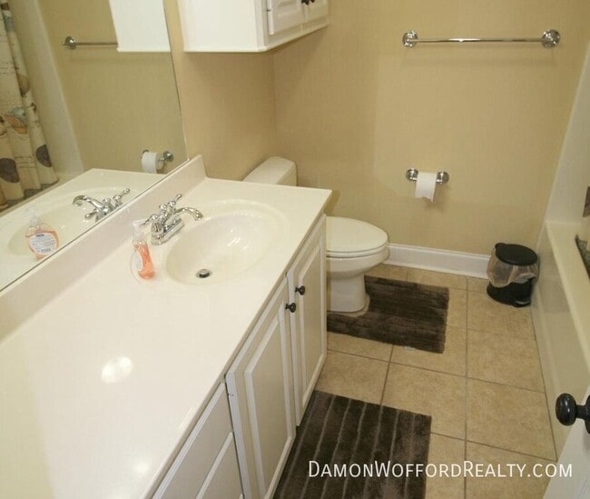 Building Photo - 614 Oak Park Cir