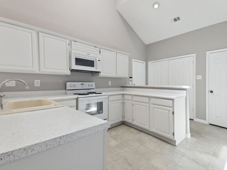 Building Photo - 2913 Eagles Nest Dr