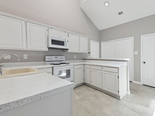 Building Photo - Spacious 2 Bedroom, 2 Bathroom Home in Eag...