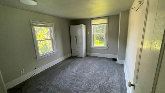 Building Photo - 3 Bed 1 Bath Home