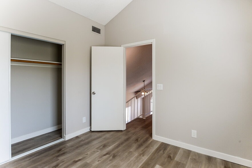 Building Photo - 235 N 22nd Pl